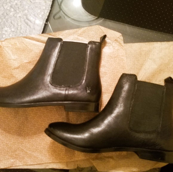 NWT FRYE Leather Anna Chelsea Boots in Black - Picture 5 of 6